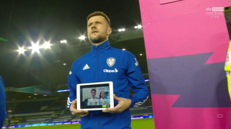 Liam Cooper et Leeds United ont offert à un jeune fan une expérience de mascotte virtuelle